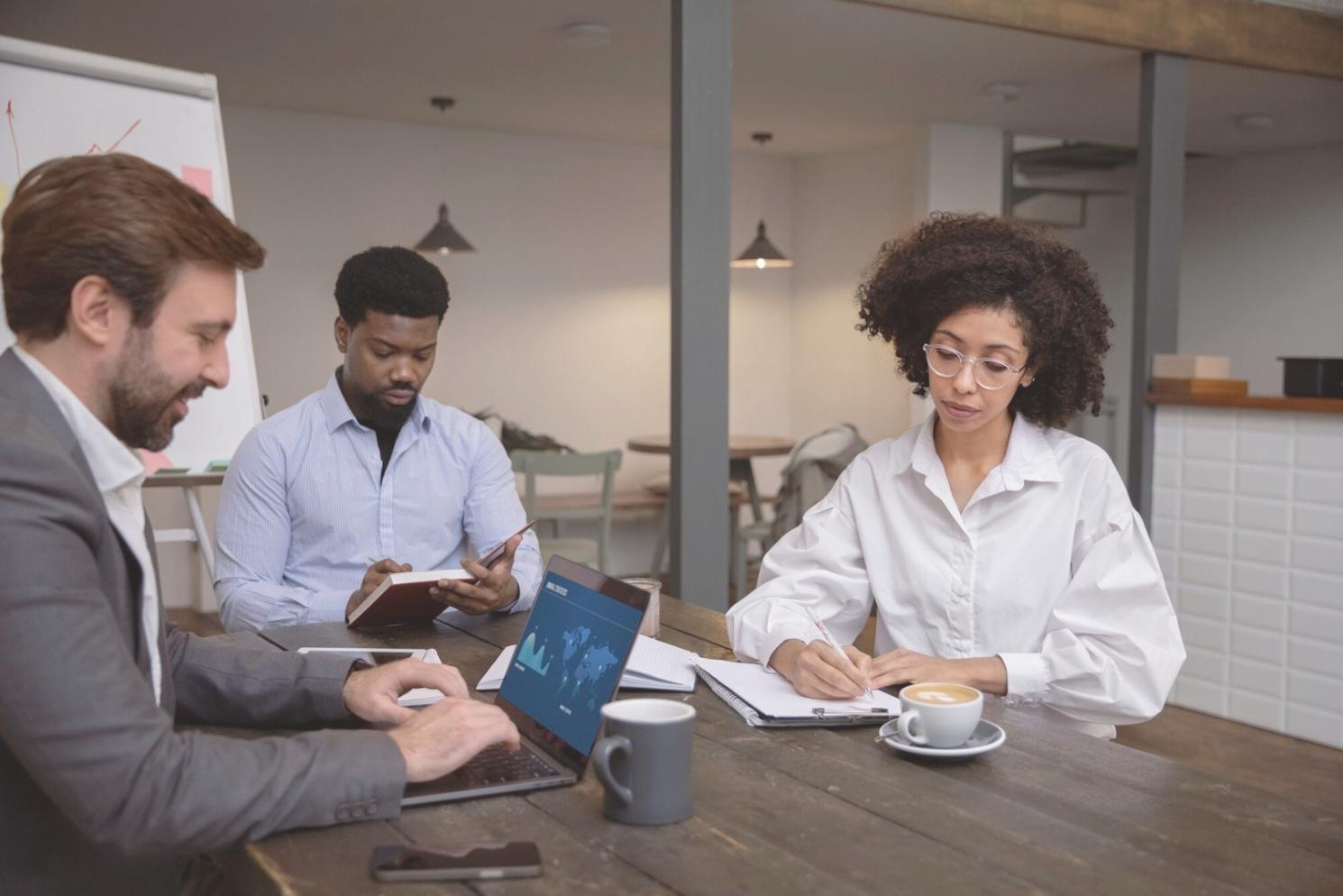 İtibar yönetimi sürecinde müşteri görüşmeleri ve strateji geliştirme çalışmaları